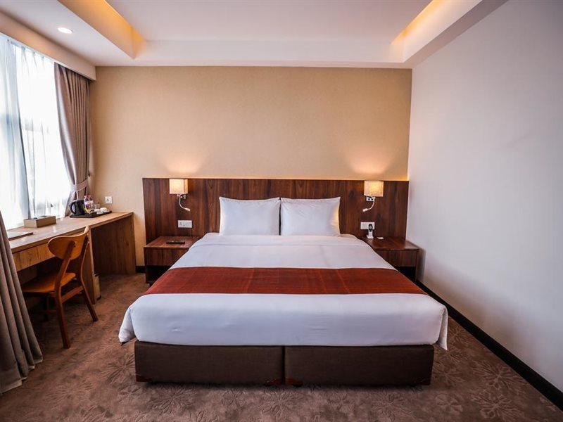 Hlaine Tet Hotel Rangun Zewnętrze zdjęcie